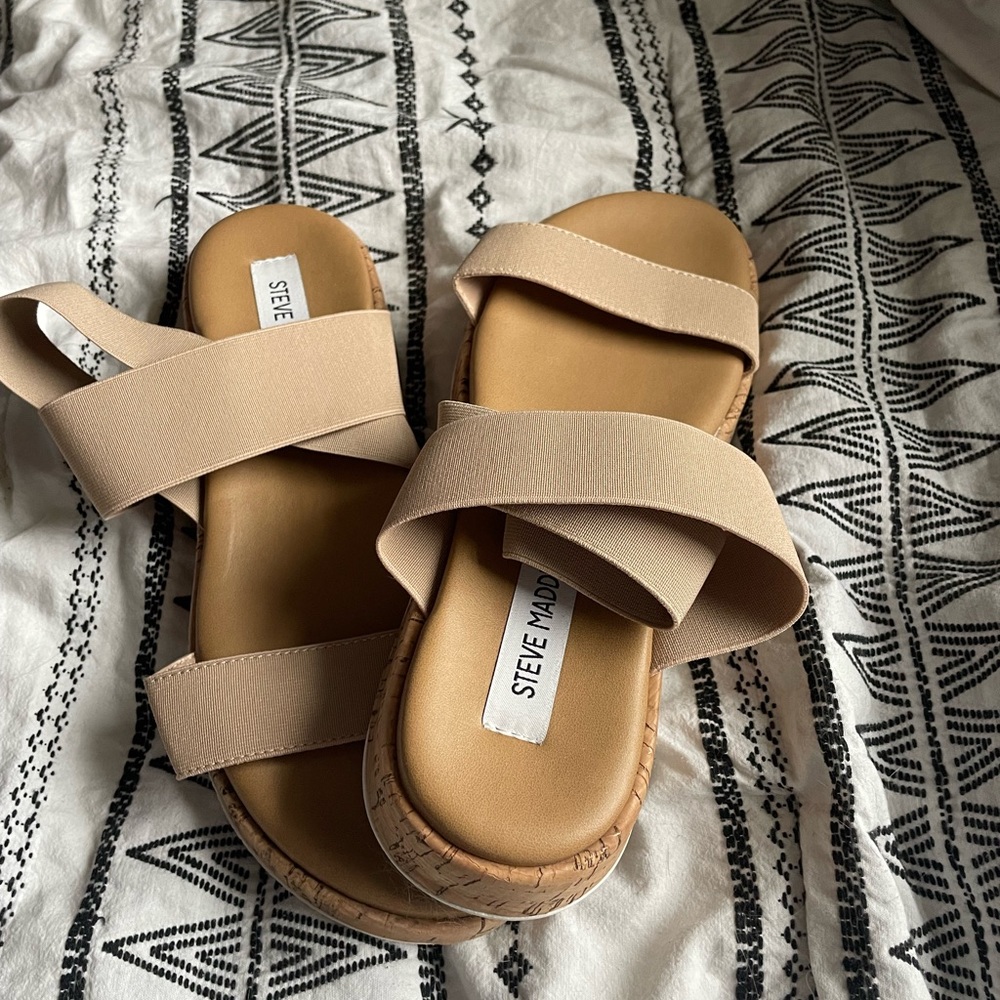 Steve Madden Tan sling backs